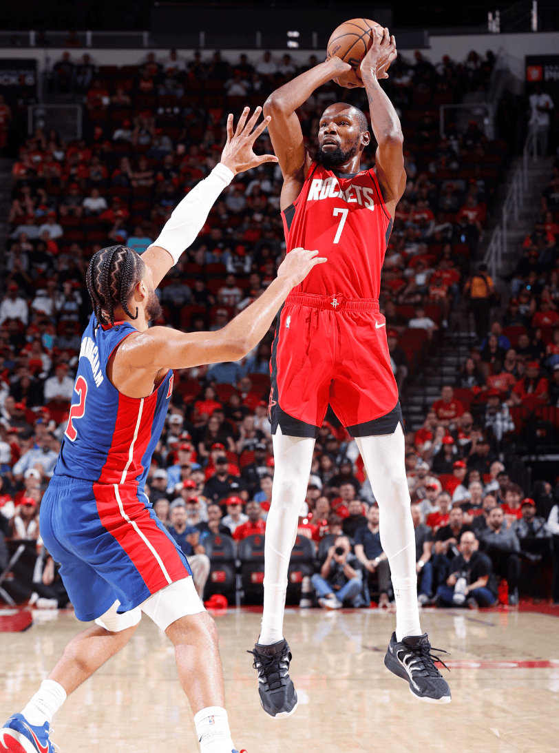 C罗前队友：C罗能踢到100岁！不喜欢梅西就不喜欢足球！（C罗昔日队友：他能踢到百岁！不爱梅西就不懂足球）