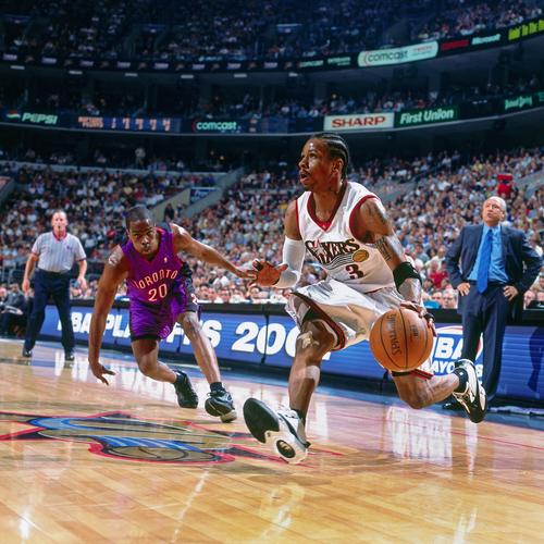 MLS主席告诉萨拉赫联系梅西，商讨他离开利物浦的惊人计划。（MLS主席促萨拉赫联络梅西，探讨其从利物浦离队的爆炸性计划）