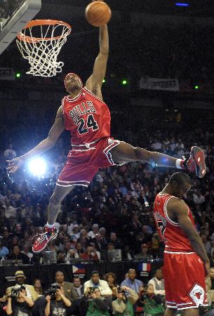 跟队：孙兴慜将留在韩国，以便于完成加盟洛杉矶的转会（随队记者：孙兴慜将留在韩国，以推进加盟洛杉矶的转会手续）