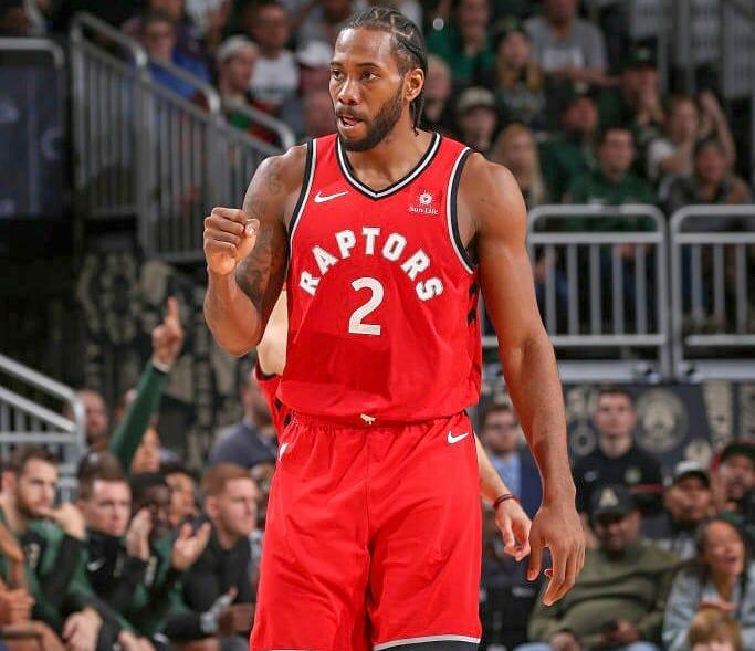 宋凯出席中国体育美术作品展览，与奥运冠军金牌合影（宋凯亮相中国体育美术作品展，与奥运冠军携金牌合影）