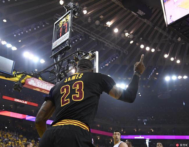 手感颇佳！乔治半场8中6轻取14分2抢断（乔治状态火热，上半场8投6中砍下14分外加2次抢断）