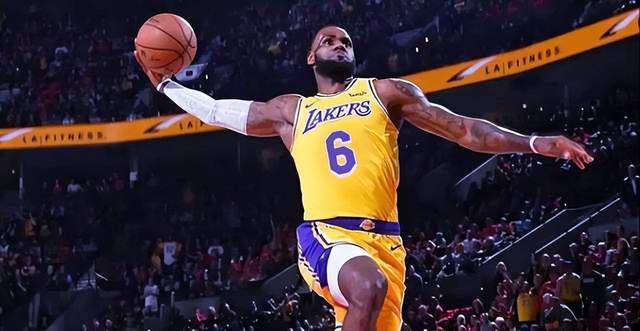 中足联颁奖：申花外租广西球员费尔南多当选中乙赛季最佳球员（中足联颁奖礼：申花外租至广西的费尔南多荣膺中乙赛季最佳球员）