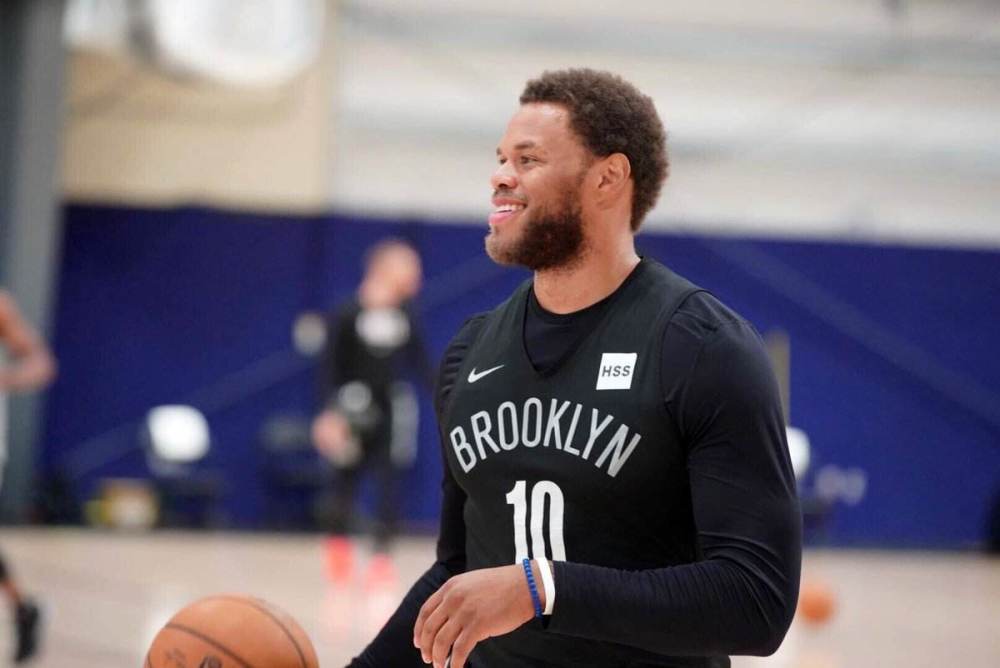 江苏节日！苏超决赛赛前南通队球迷场外集结为球队助威（江苏狂欢日！苏超决赛前南通球迷场外齐聚为队助威）