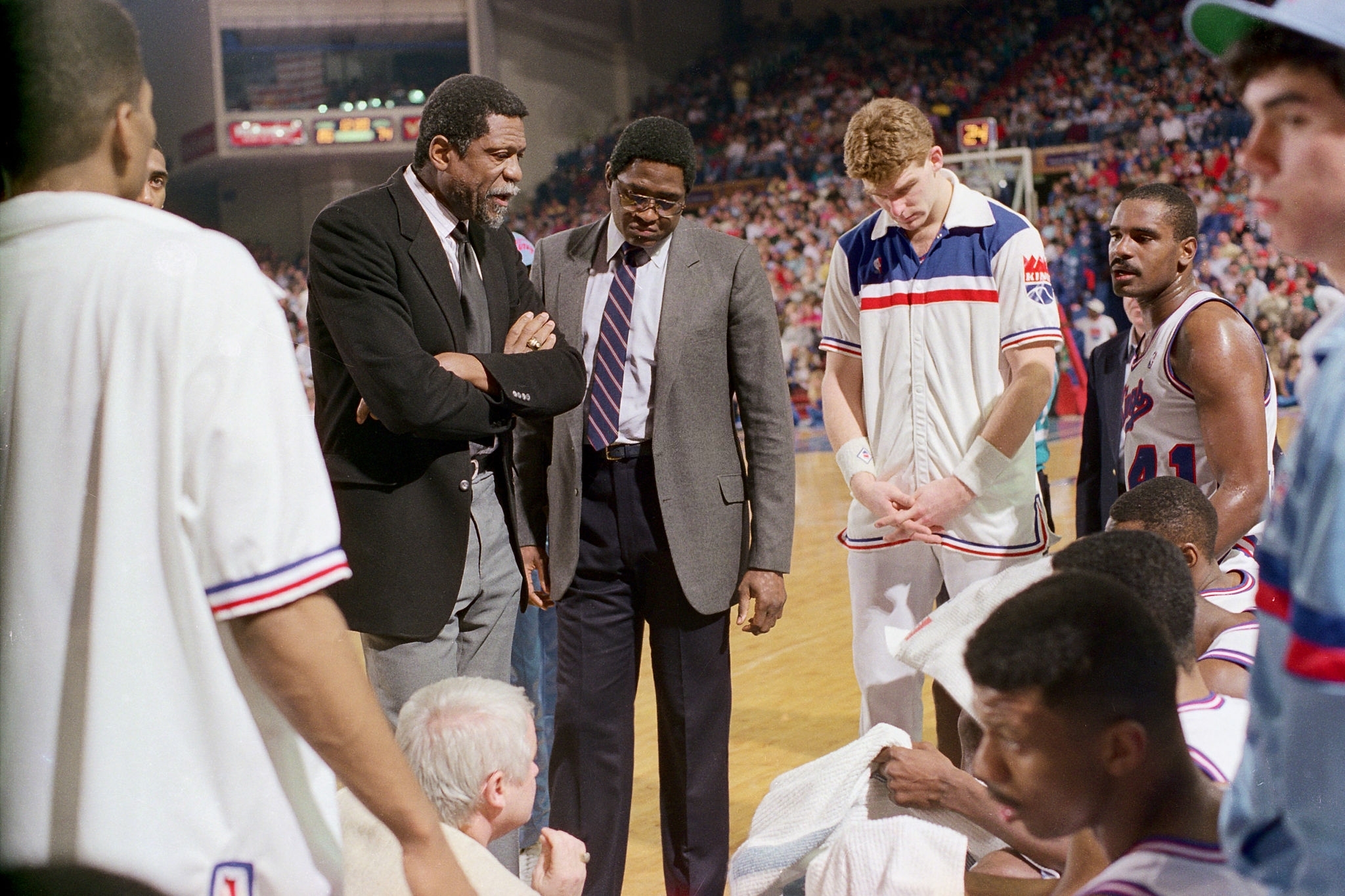 亚泰0比4国安-赛后复盘（国安4-0完胜亚泰：赛后复盘）