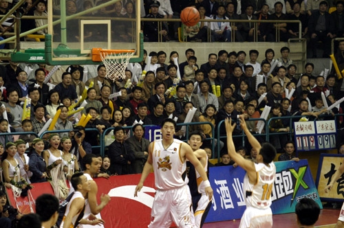 环球足球奖2025年度最佳球员候选：姆巴佩在列，巴黎8人入选（2025环球足球奖最佳球员候选出炉：姆巴佩入围，巴黎8人上榜）