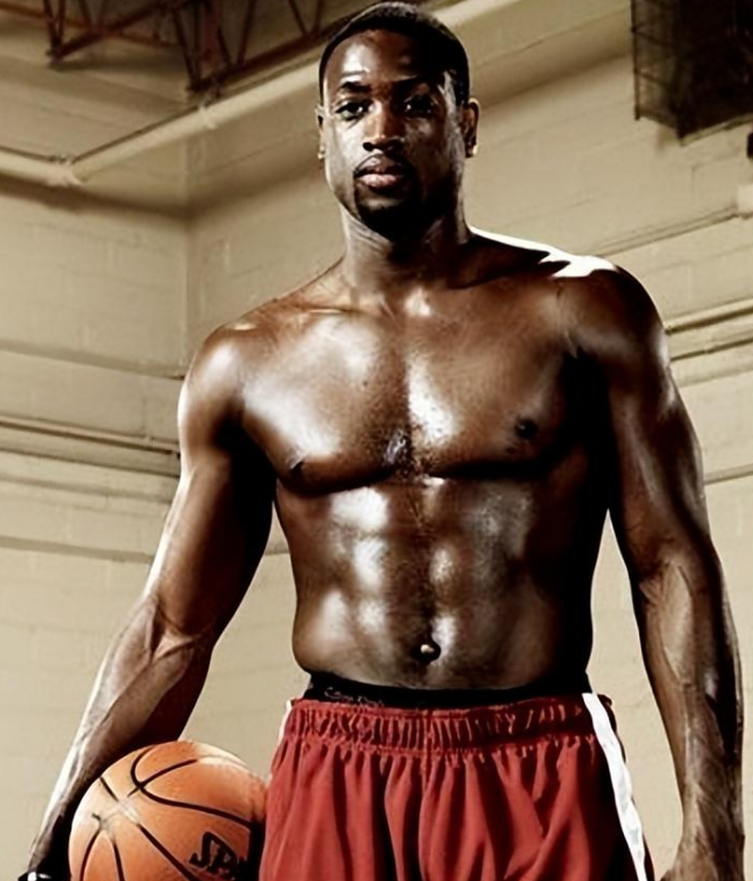 NBA湖人主场获胜，詹姆斯砍下高分（湖人主场告捷，詹姆斯轰下高分）